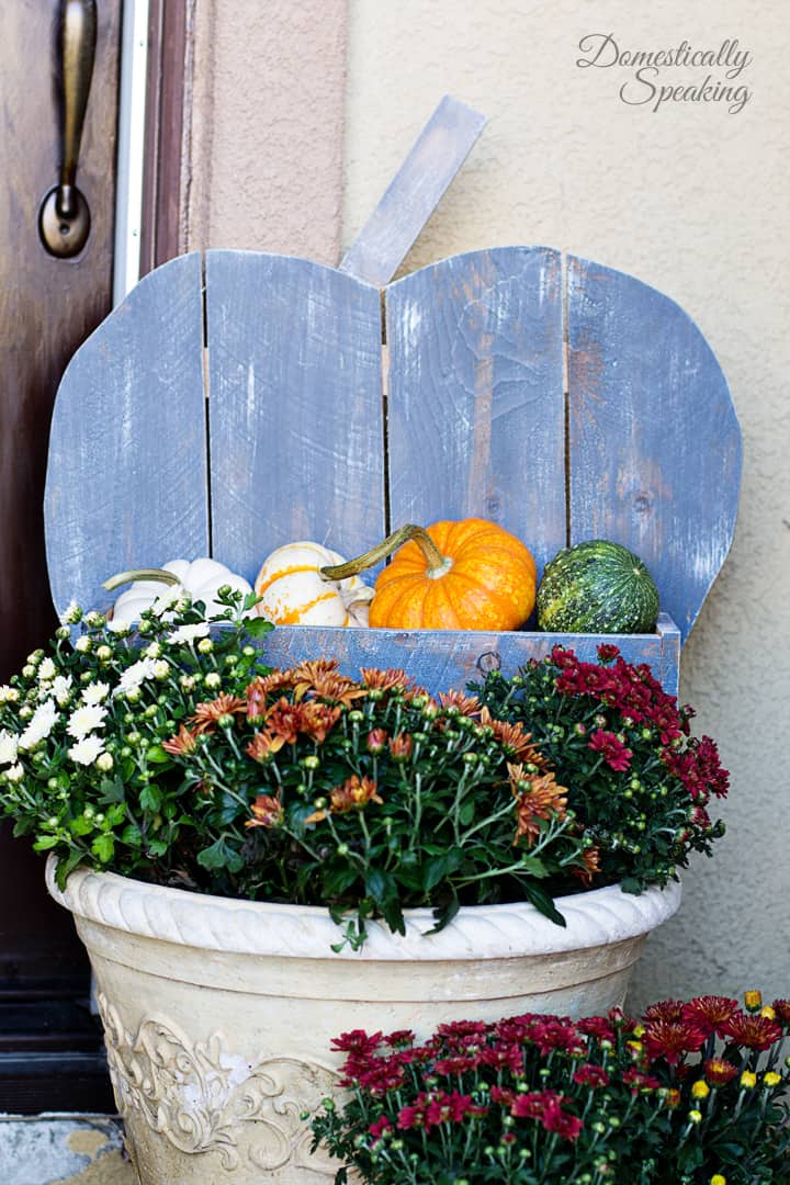 DIY Rustic Pumpkin Stand Tutorial